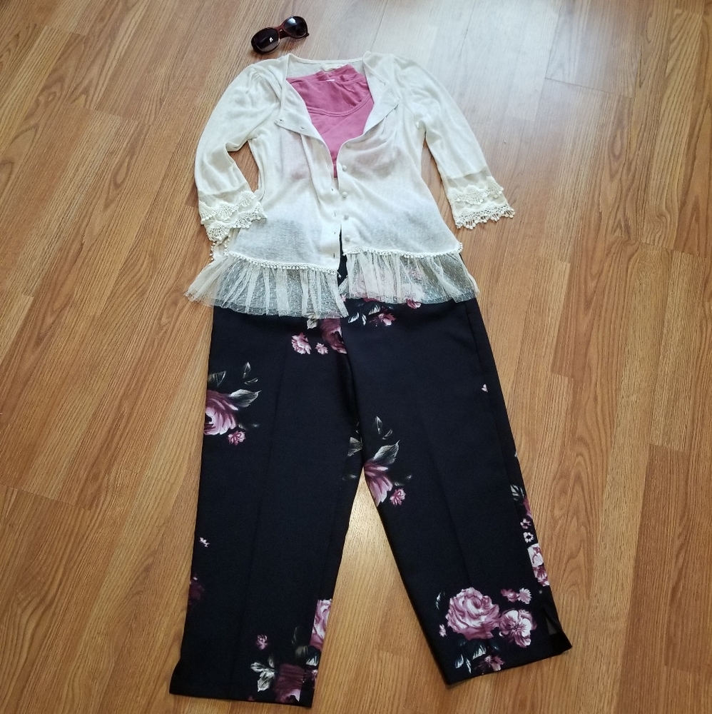 Larry Levine Petite Black Floral Cropped Slacks